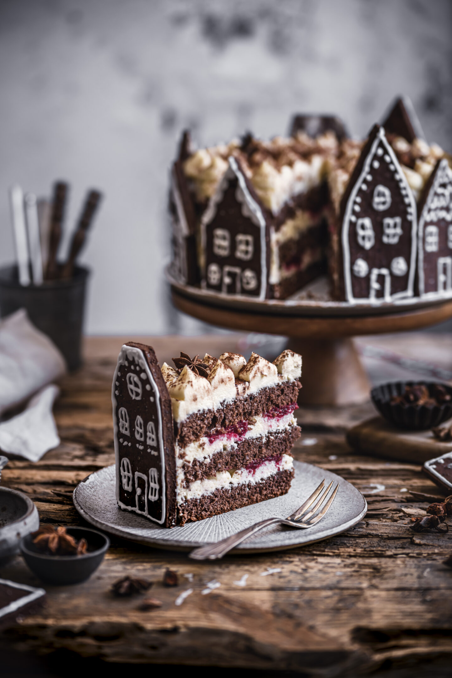 Lebkuchenhaus-Torte, Eine Torte mit Lebkuchen als Deko