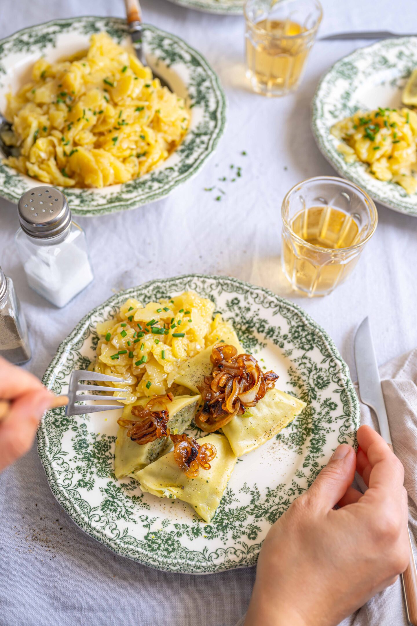 Geschmälzte Maultaschen mit Kartoffelsalat