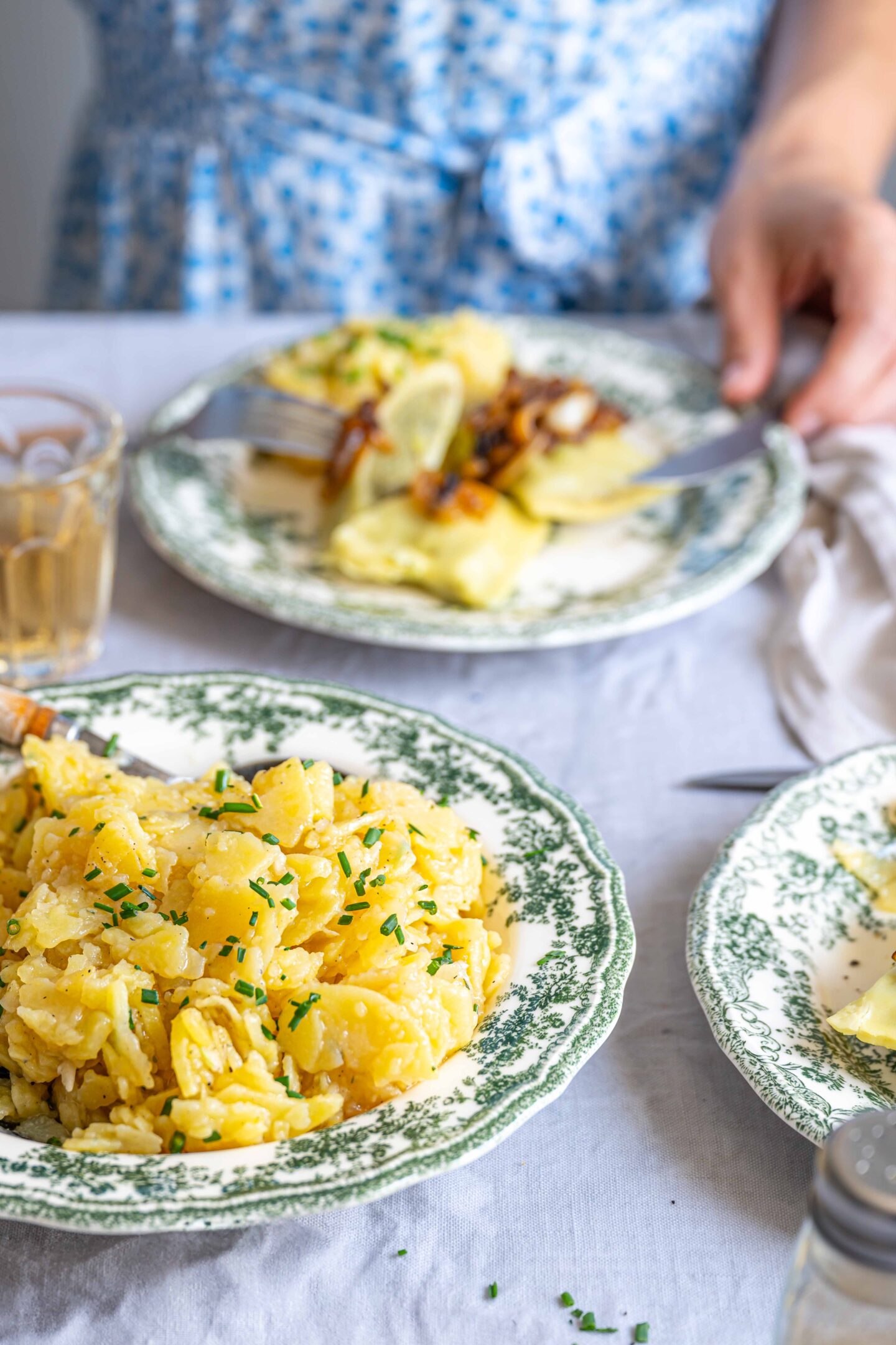 Maultaschen mit Zwiebelschmelze und Kartoffelsalat