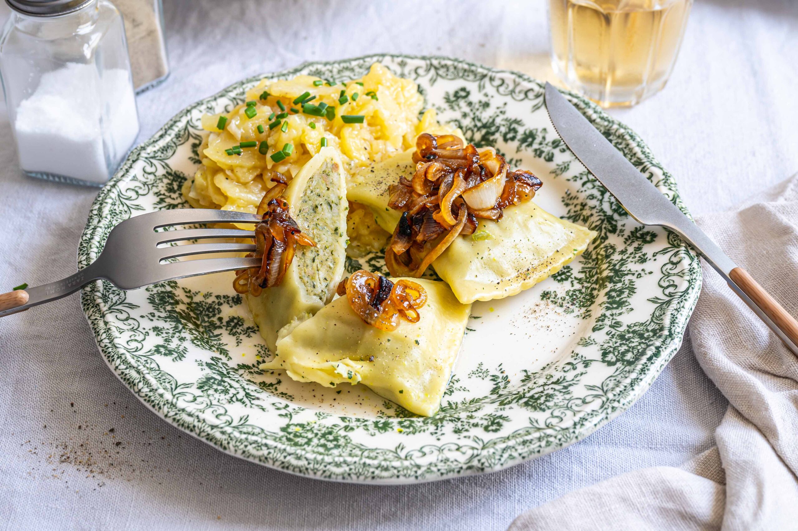 Geschmälzte Maultaschen mit Kartoffelsalat