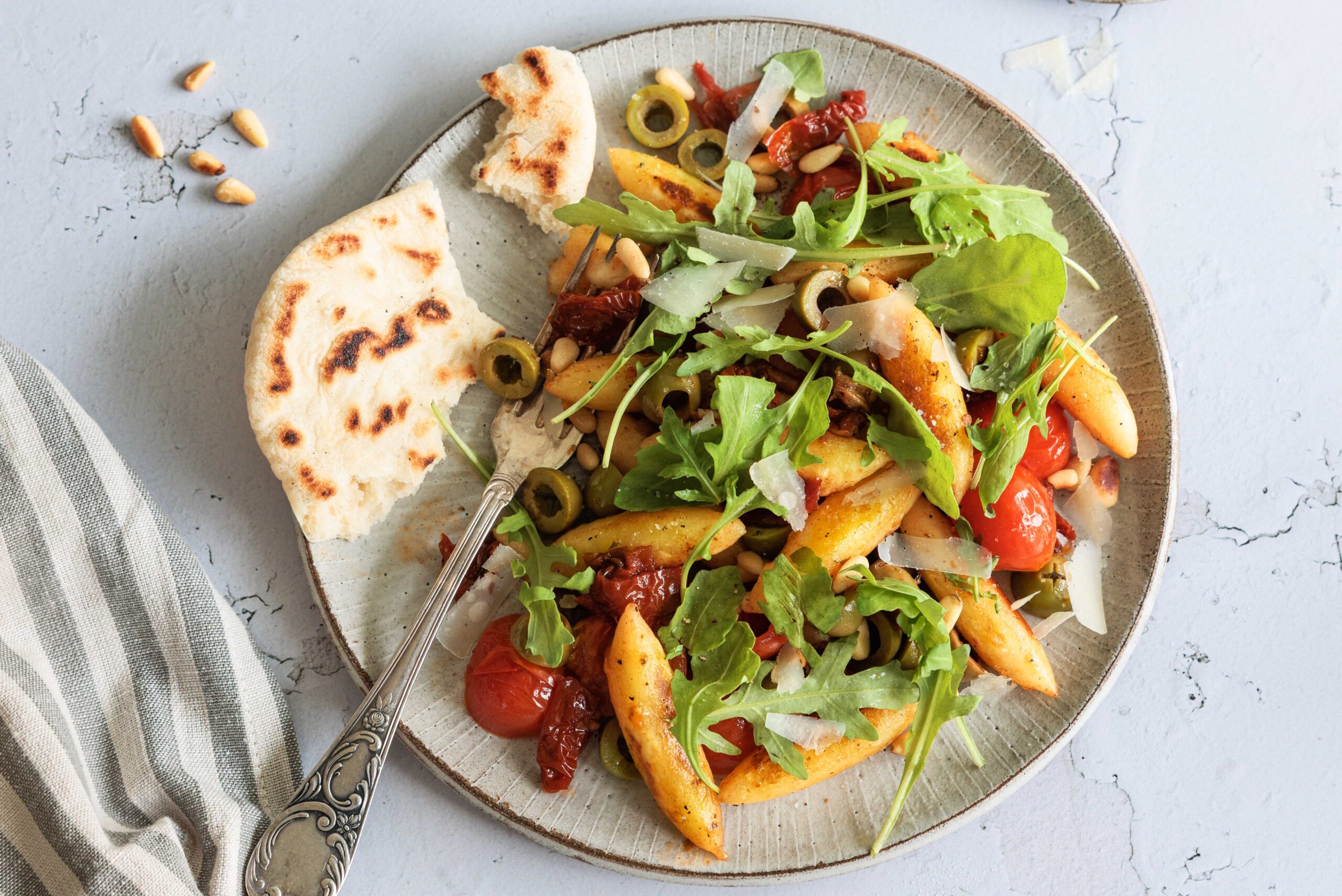 Schupfnudelsalat mit Rucola und Parmesan – Einfach & Lecker!