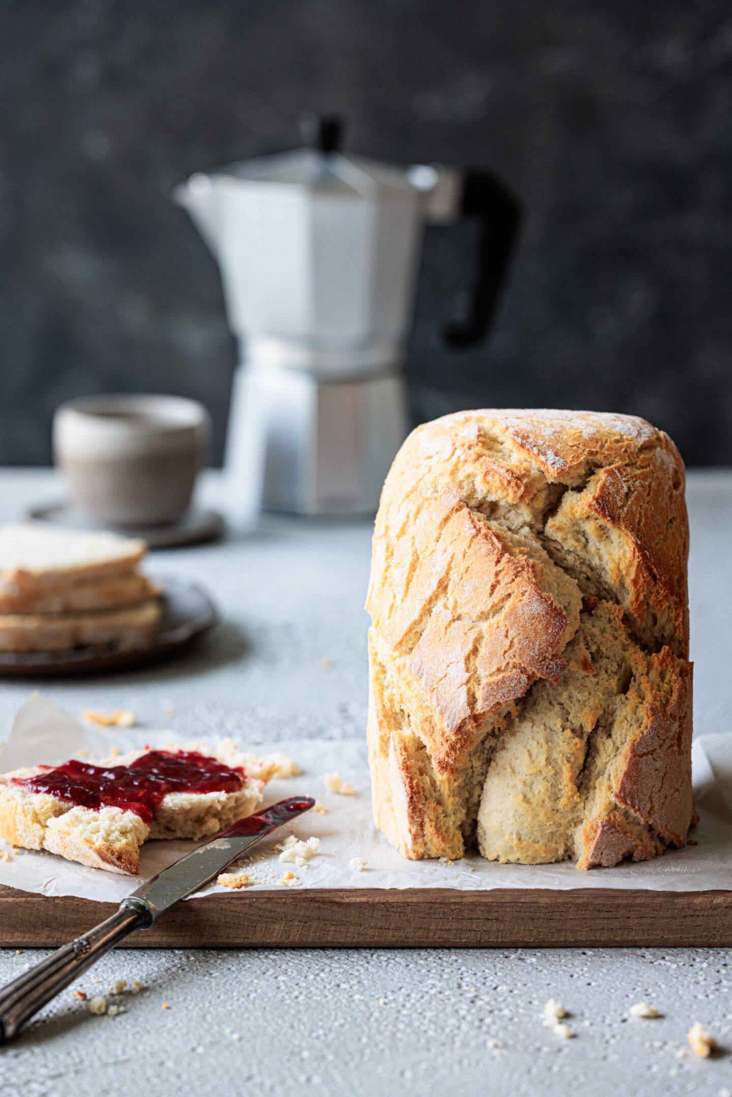 Weißbrot ohne Hefe backen mit etwas Marmelade