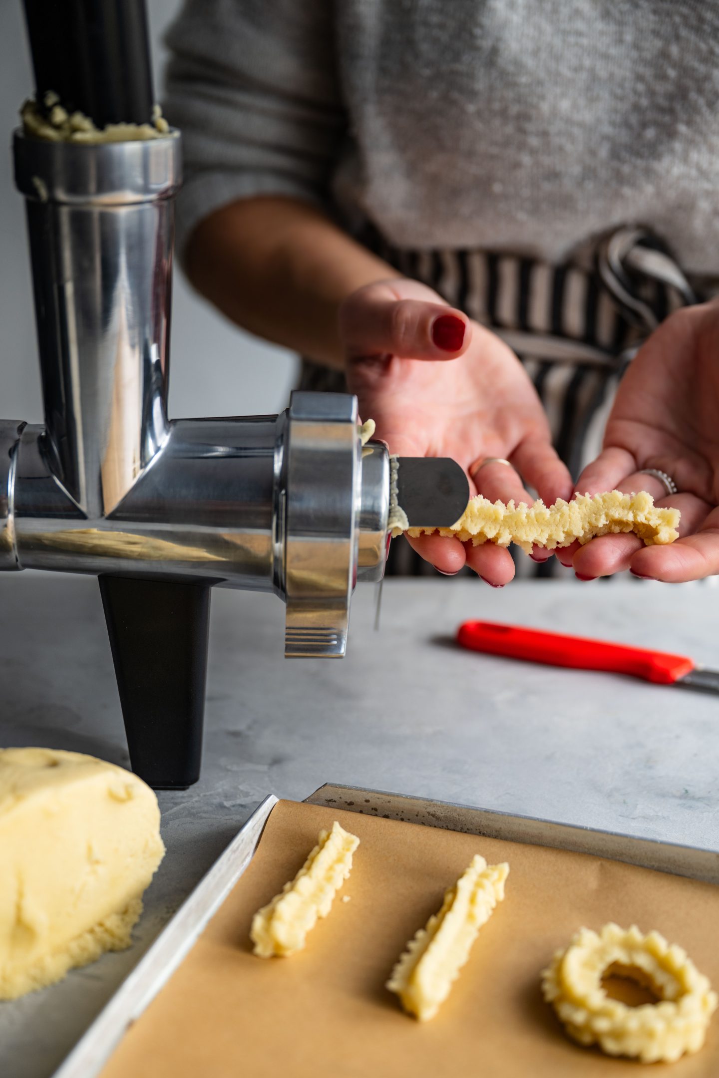 Omas Spritzgebäck aus dem Fleischwolf herstellen
