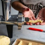 Omas Spritzgebäck aus dem Fleischwolf herstellen